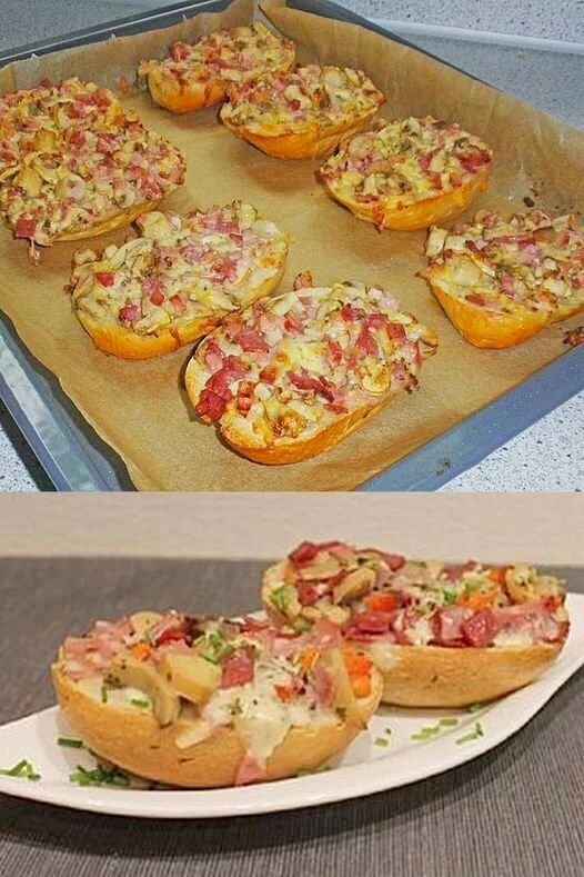 Überbackene Brötchen mit Frischkäse aus dem Ofen.
