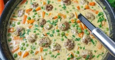 Wikingertopf – traditionelles herzhaftes Gericht mit Fleisch und Gemüse