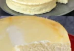 Blitz Käsekuchen mit Vanillepudding auf einem Teller