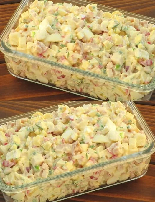 Eiersalat mit Mayonnaise in einer Schüssel