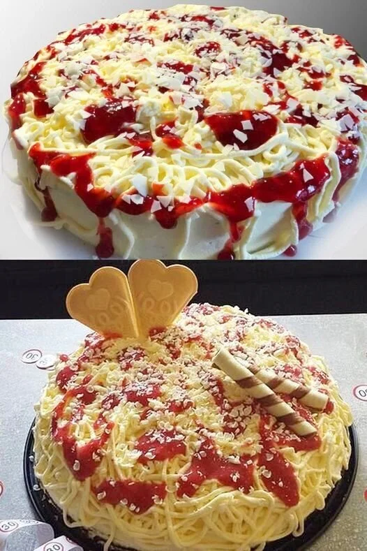 Leckere Erdbeer Spaghettieis Torte mit Sahne und Erdbeerbelag