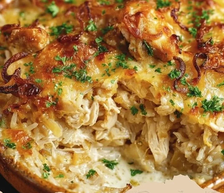 Französischer Zwiebel-Hühnchen-Reis-AuflaufZutaten
- 500 g Hähnchenbrustfilet, gewürfelt
- 2 große Zwiebeln, in Ringe geschnitten
- 2 Tassen Langkornreis
- 4 Tassen Hühnerbrühe
- 1 T...