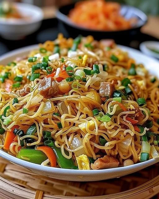 Gebratene Nudeln Ich Konnte Es Taglich Essen Besser Als Beim ChinesenZutaten:
- 250g Spaghetti
- 2 Karotten
- 1 Zwiebel
- 2 Knoblauchzehen
- 1 Paprika (rot)
- 150g Erbsen (frisch oder tiefgekühlt)...