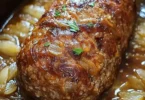 Rezept für supersaftigen Hackbraten mit frischen Zutaten und Gewürzen.