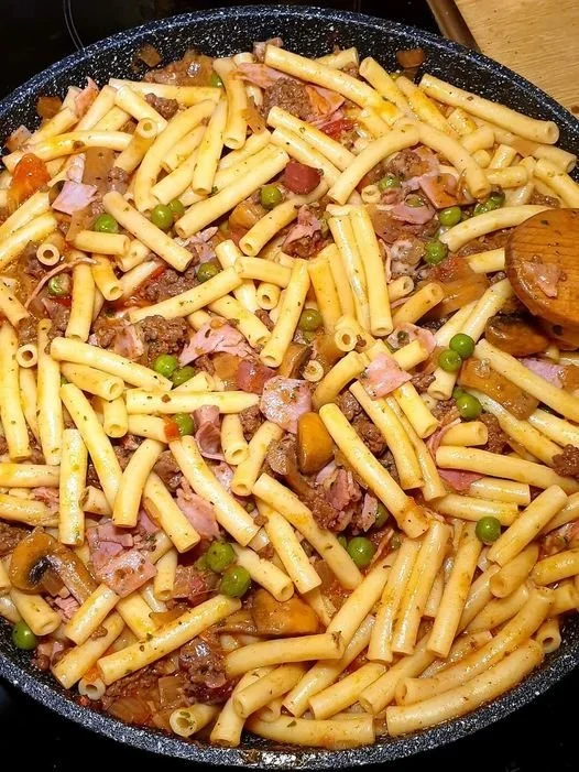 Hirtenmakkaroni mit 300 g Hackfleisch in wenigne Minuten zubereitet - Kochen Mit Uns