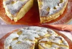 Italienischer Apfelkuchen mit Äpfeln und Zimt auf einem schönen Teller