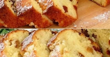 Leckerer Käsekuchen mit frischer Käsefüllung und buntem Topping auf einem Tisch
