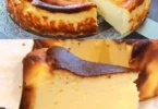 Leckerer Käsekuchen ohne Boden auf einem Teller serviert