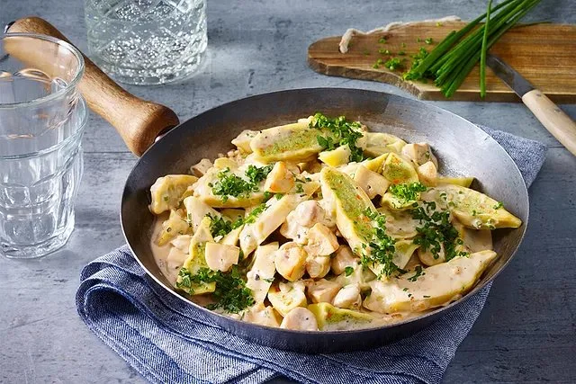 Schnelle Maultaschen-Pilz-Pfanne von buerger