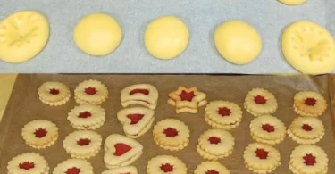 Omas Buttergebäck: köstliche und zarte Kekse aus traditionellem Rezept.