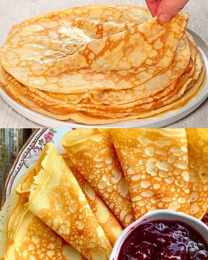 Omas weltbeste Pfannkuchen auf einem Teller, serviert mit frischen Früchten