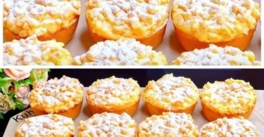 Leckere Quark Muffins mit Streuseln auf einem Teller, bereit zum Servieren