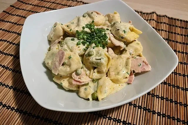 Tortellini mit Schinken-Sahnesauce